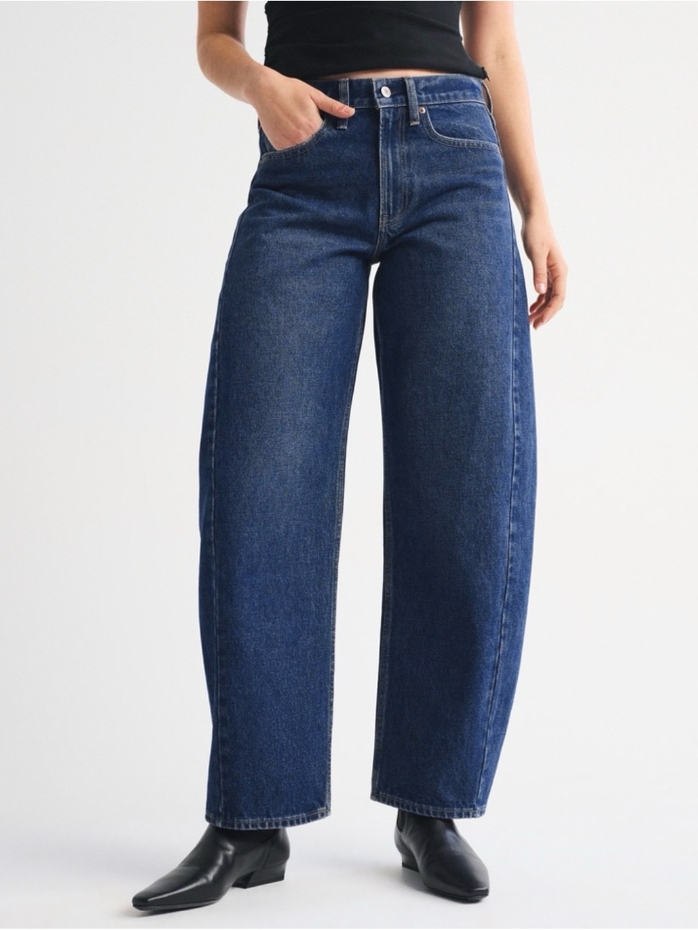 Abercrombie Women's
Curve Love High Rise Barrel Jean - Picture 1 of 2
